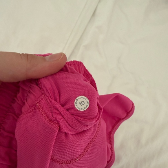 Lululemon Sonic Pink Hotty Hot Shorts - Picture 3 of 4